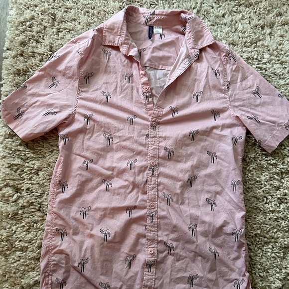 [L] Divided Men's Pink Patterned Shirt - Picture 1 of 3